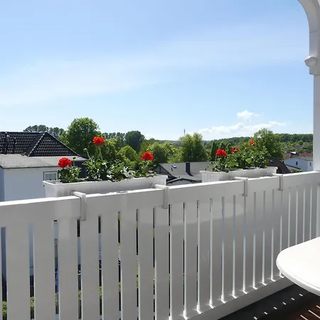 Appartementhaus Binzer Sterne 37 *